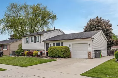 16243 Picton Ct, Clinton Township, MI 48038