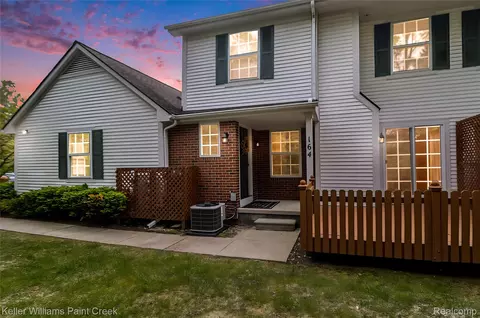 164 Barrington Cir, Orion, MI 48360