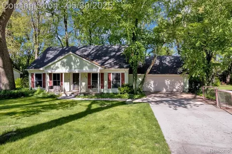 326 Orchardale Dr, Rochester Hills, MI 48309