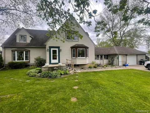 1264 Brabbs St, Burton, MI 48509