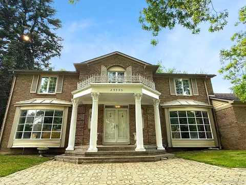 25795 Livingston Cir, Farmington Hills, MI 48335