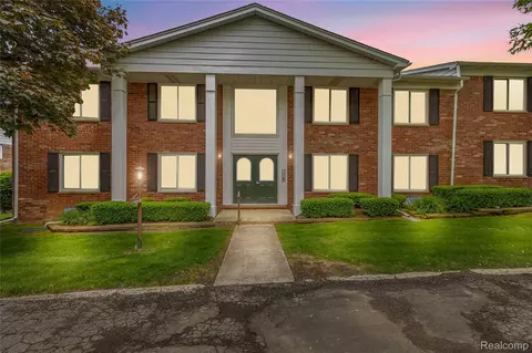 2375 Mulberry Sq #69, Bloomfield Hills, MI 48302