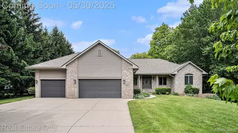 5305 Fern Dr, Oceola, MI 48430
