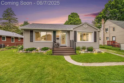 305 Garland St, Davison, MI 48423