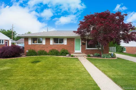 39124 Orangelawn St, Livonia, MI 48150