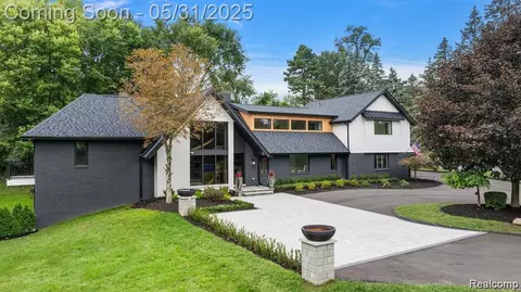 1367 W Long Lake Rd, Bloomfield Township, MI 48302