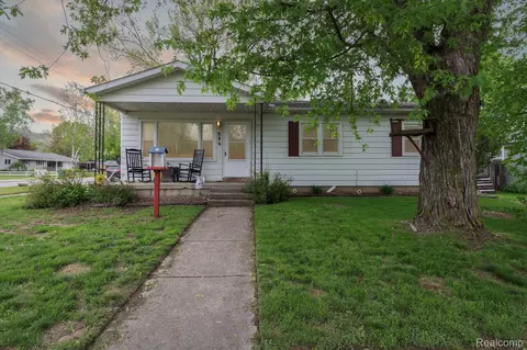 136 W 1st St, Gladwin, MI 48624