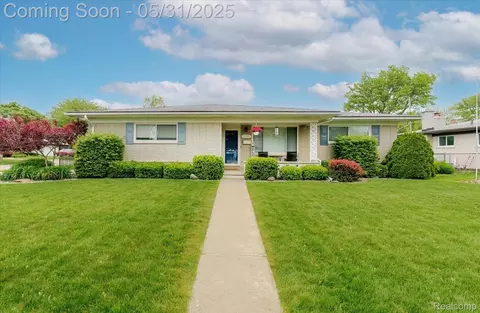 34482 Barnum Dr, Sterling Heights, MI 48312
