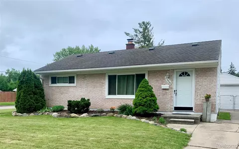 23406 Glenbrook St, Saint Clair Shores, MI 48082