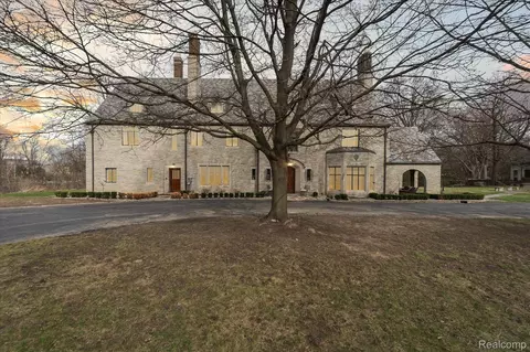925 Avon St, Flint, MI 48503