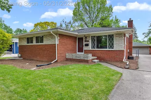 27677 Doreen St, Farmington Hills, MI 48336