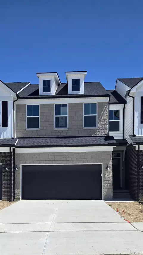 5602 Corgi Dr, Ann Arbor, MI 48108