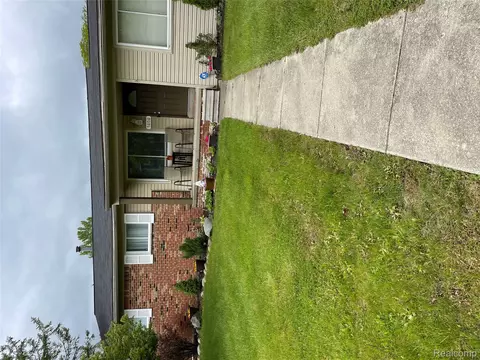 1808 Henbert, West Bloomfield, MI 48324