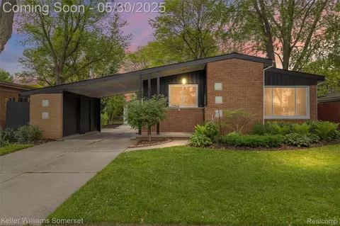22344 Avalon St, Saint Clair Shores, MI 48080