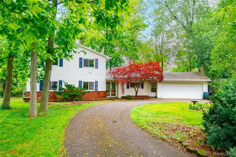 25155 Dallas Dr, Grosse Ile, MI 48138