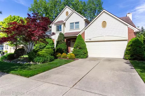 7062 Foxridge Dr, Canton, MI 48187