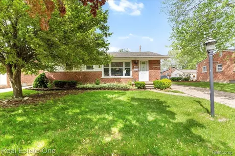 8424 Roosevelt St, Taylor, MI 48180