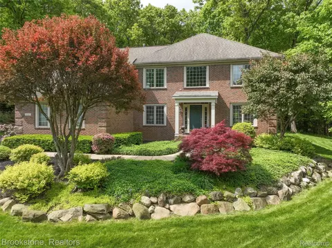 10207 Boulder Pass, Springfield, MI 48350