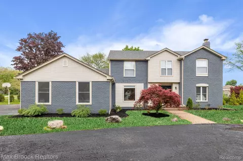 4573 Ranch Ln, Bloomfield Township, MI 48302
