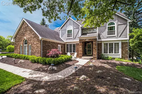 21149 Dundee Dr, Novi, MI 48375
