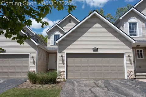 5058 Clintonville Pines Dr, Independence, MI 48346