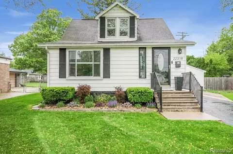 22319 Violet St, Saint Clair Shores, MI 48082
