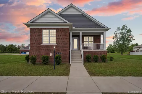 26262 Trowbridge Sq, Huron, MI 48164