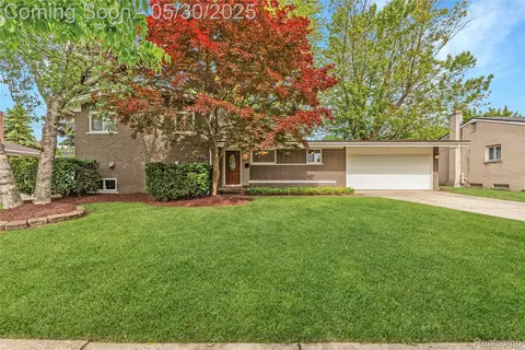 14277 Westmore St, Livonia, MI 48154
