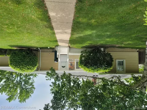 29751 Balmoral St, Garden City, MI 48135