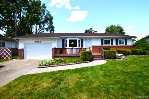 5326 Durwood Dr, Swartz Creek, MI 48473