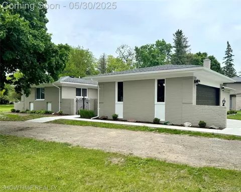 28806 Ramblewood Dr, Farmington, MI 48334