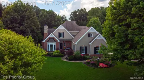 7730 Parkcrest Cir, Independence, MI 48348