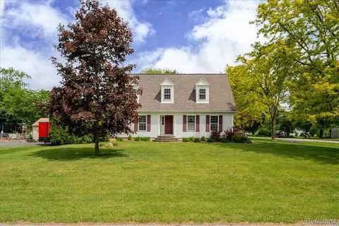 8128 Bluebird Dr, Brighton, MI 48116