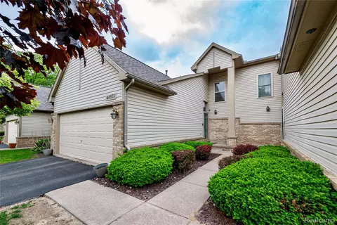 24511 Pinehurst Ave #14, Oak Park, MI 48237