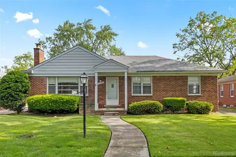13128 Talbot Ave, Huntington Woods, MI 48070