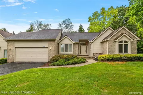 5412 Fairway Ct, West Bloomfield, MI 48323