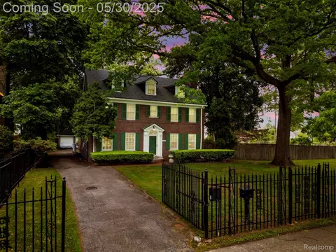 2918 Burns St, Detroit, MI 48214