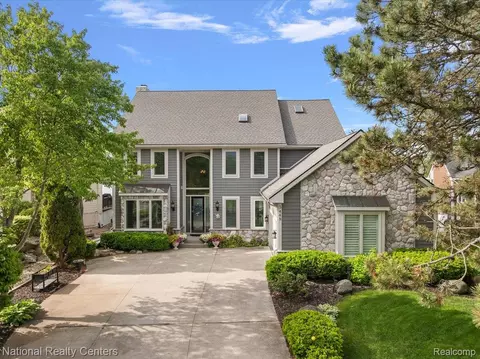 3448 Circle Dr, Commerce, MI 48382