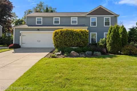 5639 Firwood Dr, Troy, MI 48098