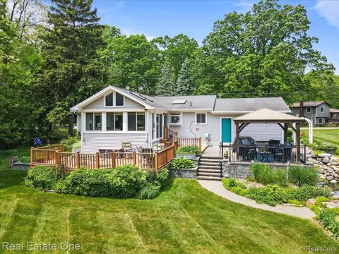 5900 Wellington Dr, Independence, MI 48346