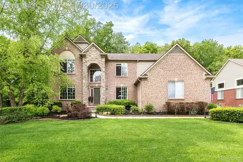 29811 Bradford Dr, New Hudson, MI 48165