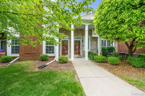 4436 Berkshire Dr #173, Sterling Heights, MI 48314