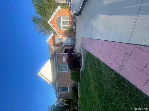 41040 Vista Woods Way, Clinton Township, MI 48038