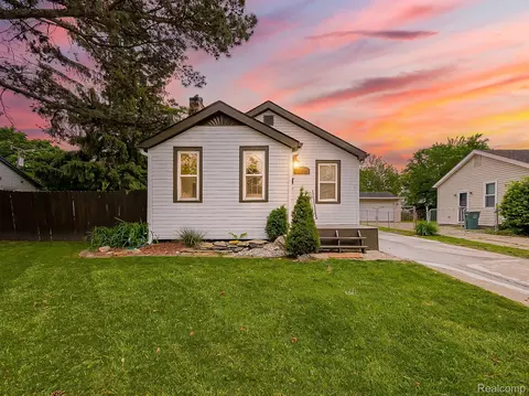 1944 E Saratoga St, Ferndale, MI 48220