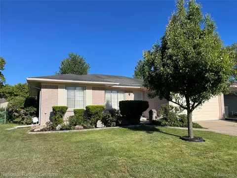 39827 Dorian Dr, Sterling Heights, MI 48310