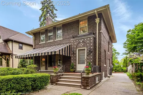 1377 Bishop Rd, Grosse Pointe, MI 48230