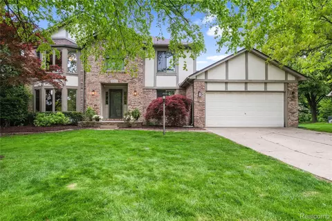 1036 Bembridge Dr, Rochester Hills, MI 48307