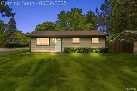 3500 Emmons Ave, Rochester Hills, MI 48307