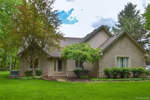 1600 Dorn Dr, Addison, MI 48367