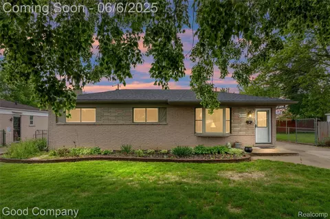 27110 Welsh Dr, Warren, MI 48092
